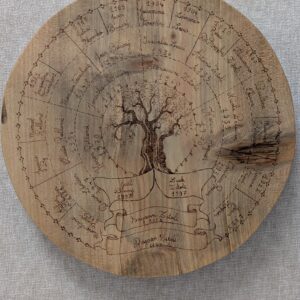 Vue de face de l'Arbre généalogique pyrogravé